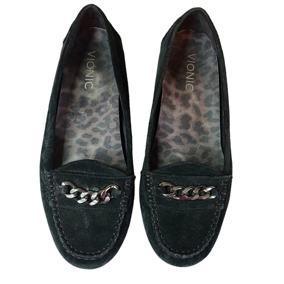 Vionic Mesa Black Suede Loafers Flats shoes chain accent Women's size 6.5 - Picture 1 of 7